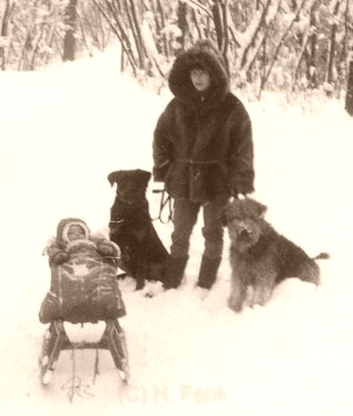 Auf dem Bild ist Elvis, meine Frau, Tochter und unseren Rotweiler Egon im Dezember 1986 egon