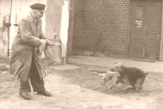 Mein Opa mit seinem \"Lord von Langeshof\" 1952 bei der Beißarbeit in der eigenen Werkstatt lord_v_langeshof_02